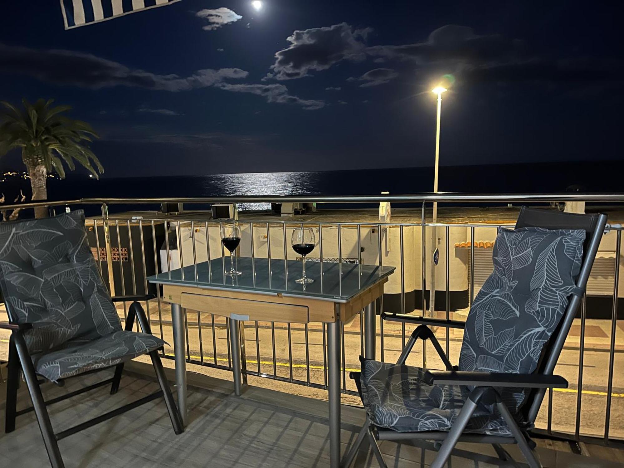 Estudio Con Impresionantes Vistas Al Mar Blanes Esterno foto