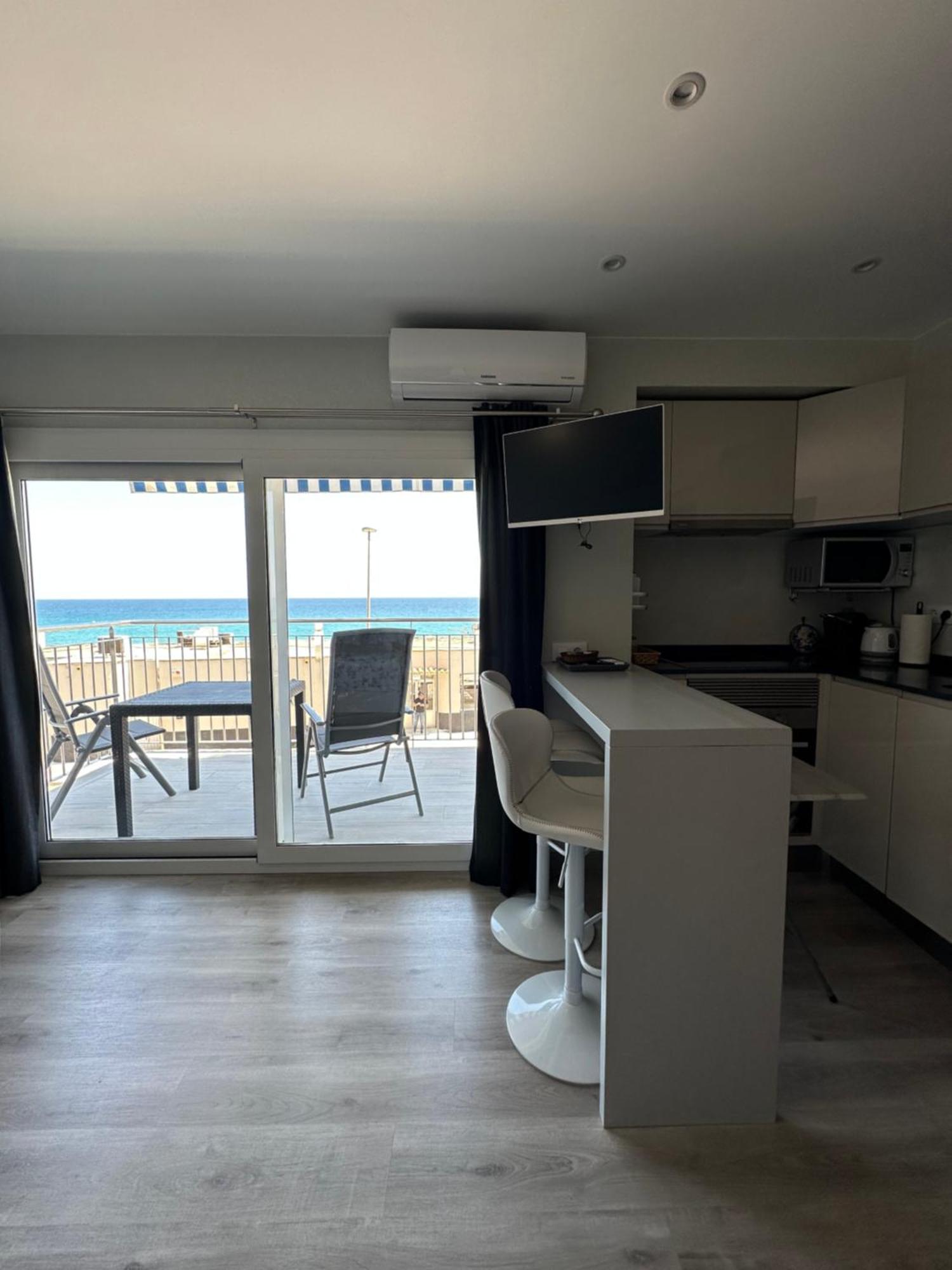 Estudio Con Impresionantes Vistas Al Mar Blanes Esterno foto