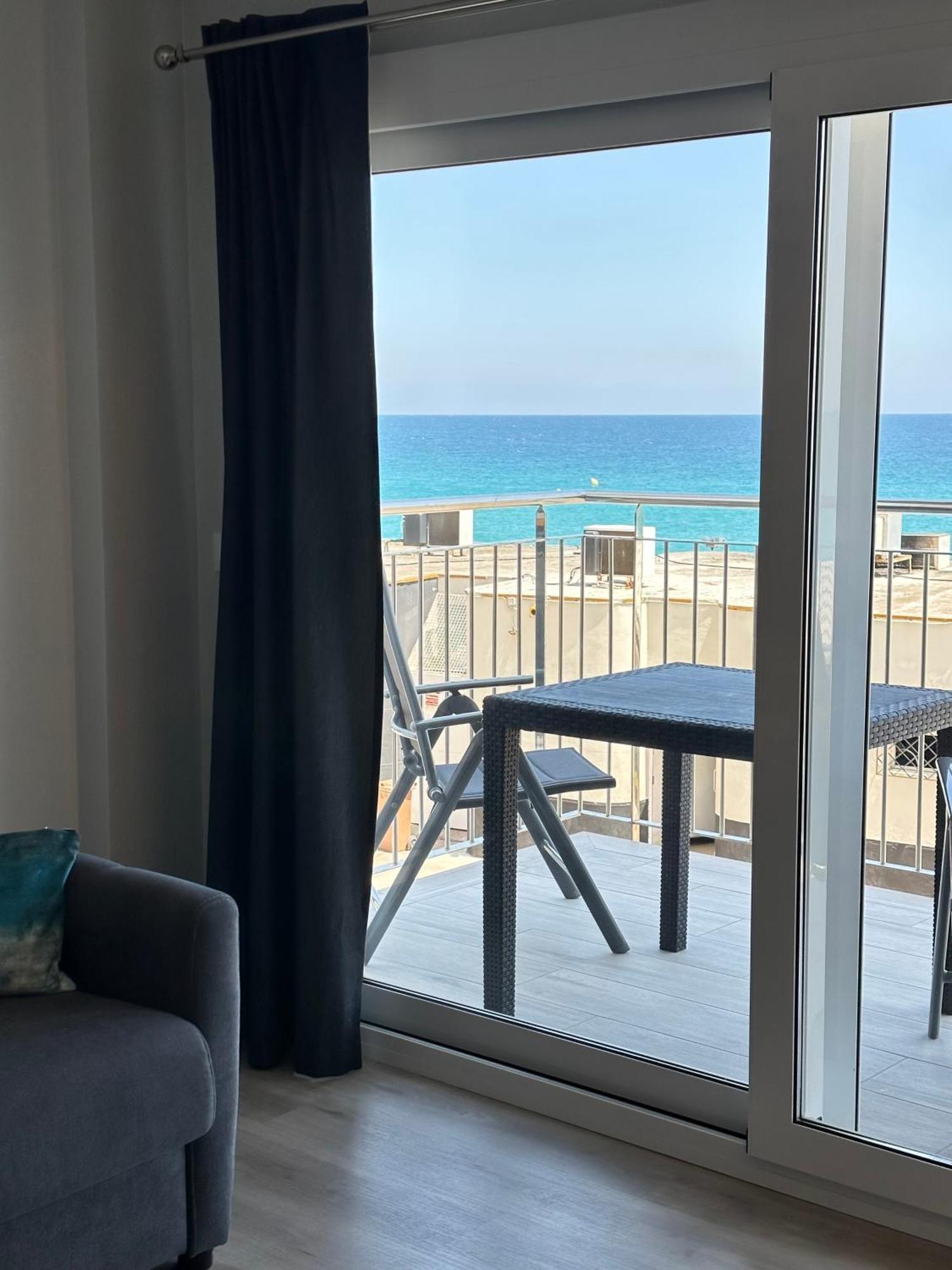 Estudio Con Impresionantes Vistas Al Mar Blanes Esterno foto