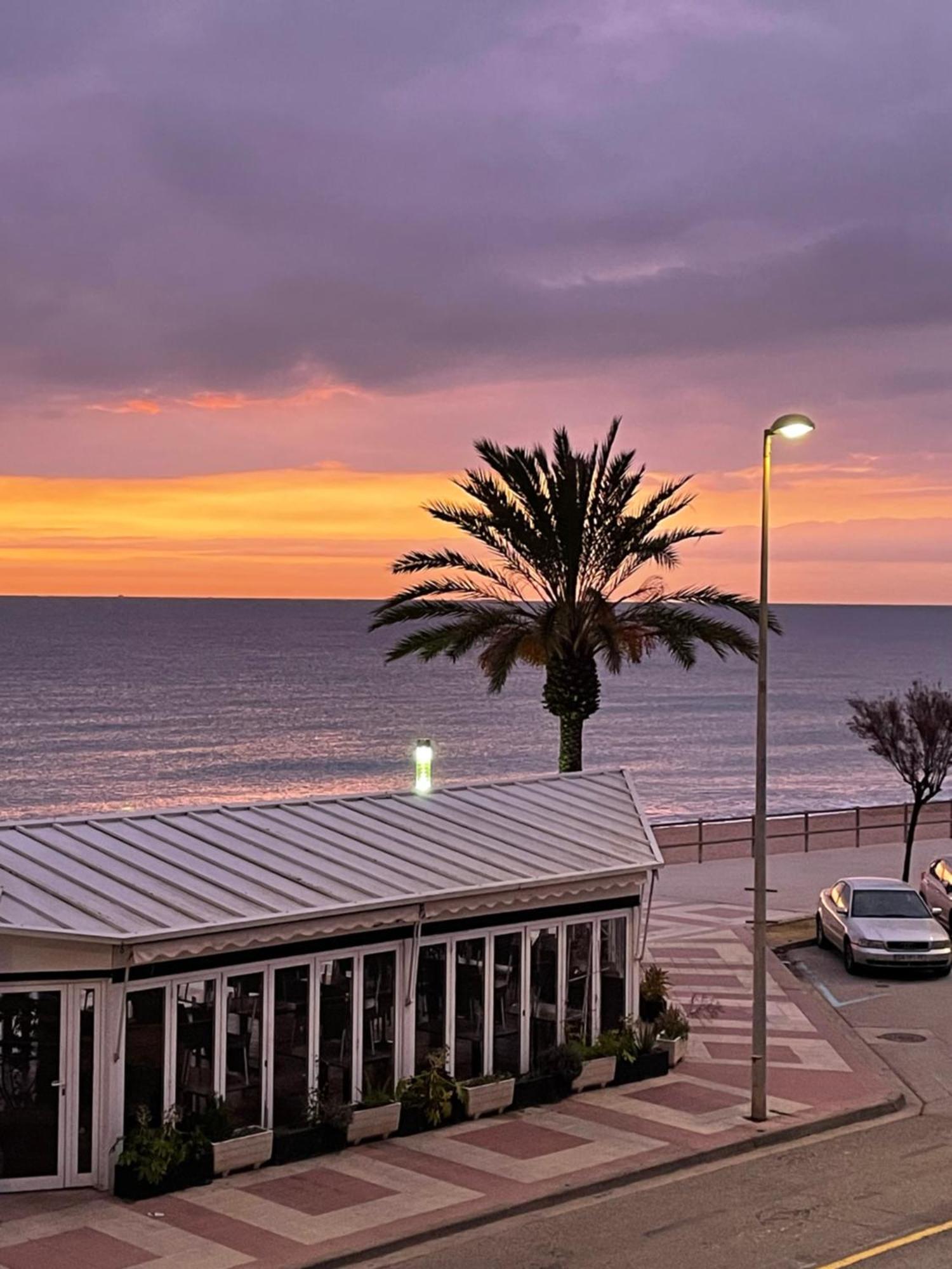 Estudio Con Impresionantes Vistas Al Mar Blanes Esterno foto